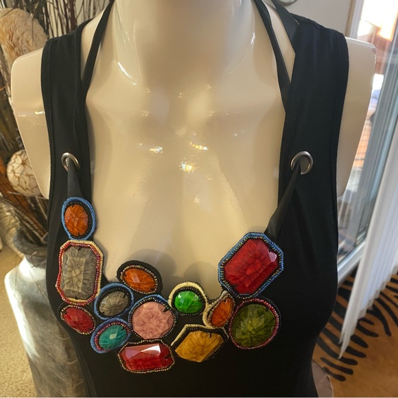 Black  top with jewellery - Picture 2 of 4